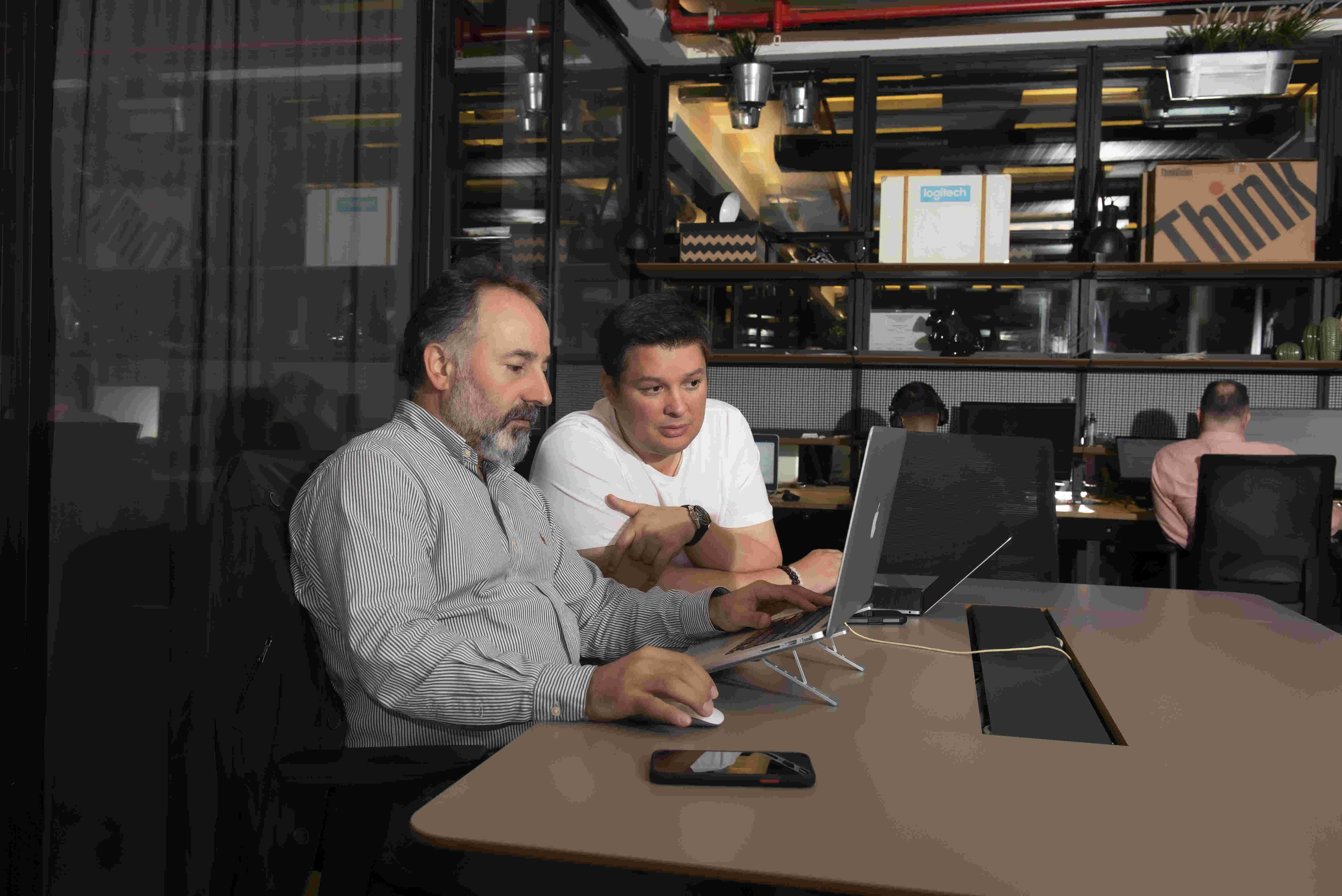 Deka Technology Ingenieure bei ETL/ELT-Pipeline-Projekten